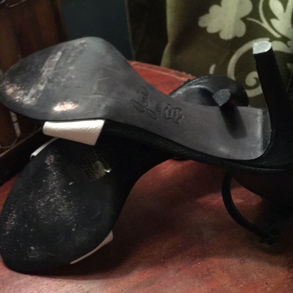 Blk/Wht Ankle Strap Heel size 391/5 worn once - Picture 3 of 4